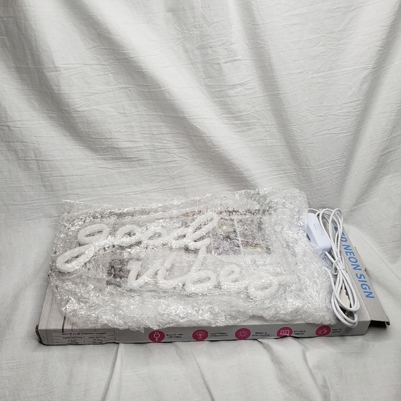 Pink Neon Good Vibes Wall Light 6 x 12 Inches USB Plug - Picture 4 of 5